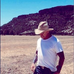 Meet your Posher, Dennis